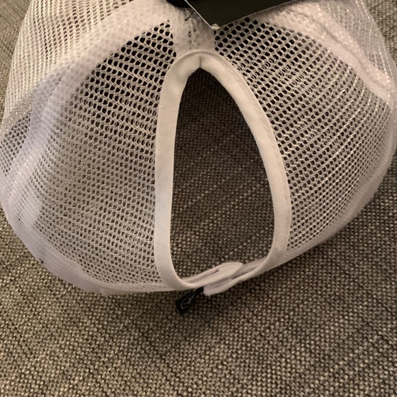 Ariat Women’s USA Stars and Stripes NWT Patriotic “Ponyflo” Cap - Picture 3 of 10